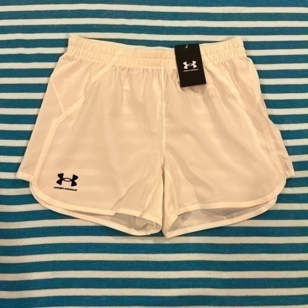 NWT Under Armour Women’s White Light Weight Running Shorts Size Small
